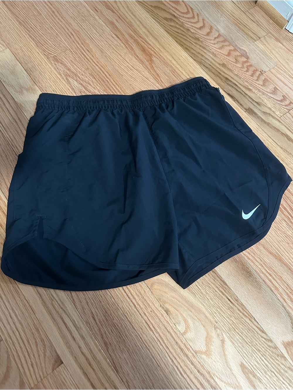 NWT Nike Women’s Tempo Luxe 5in Medium Running Shorts - Black